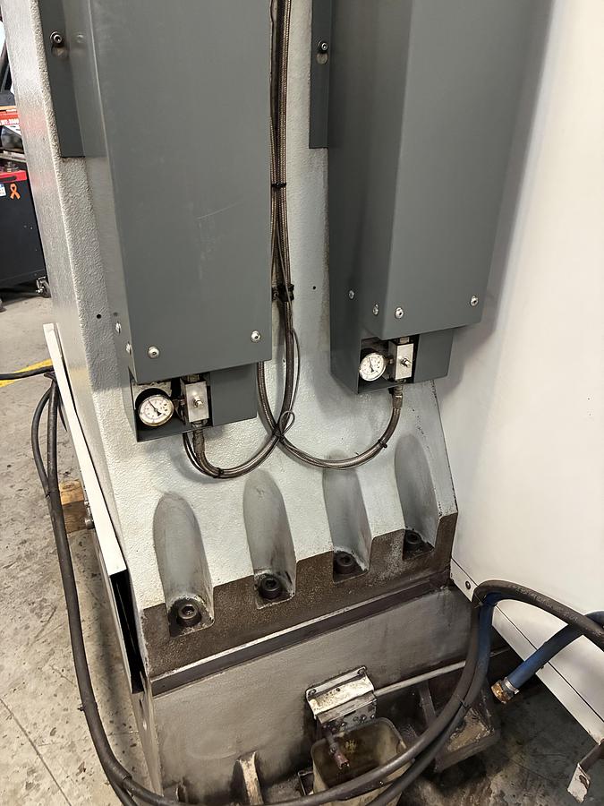 Used 2008 HAAS HAAS VF-8 Cat-50 4-Axis CNC Machining Center