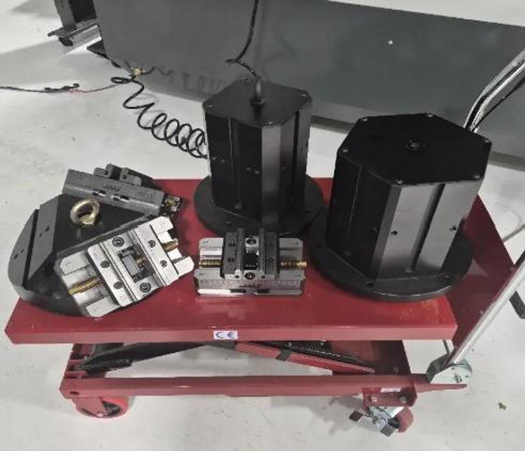 Used 2025 HAAS UMC-500SS 5-Axis Only 25 Cutting Hours CNC Vertical Machining Center