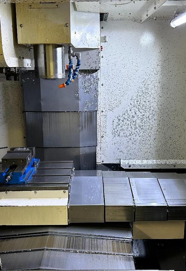 Used 2014 HYUNDAI WIA F400 12,000 RPM CNC Vertical Machining Center ***Low Hours***