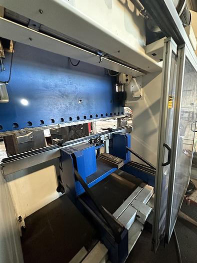 Used 2000 Trumpf 5-Axis TrumaBend V230 257 Ton Press Brake 144" Automatic Backguage R1, R2 Fingers