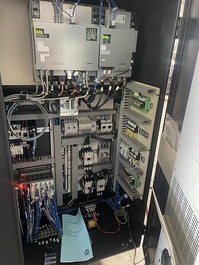 Used 2016 OKUMA Genos L 400 CNC Lathe with TailStock & Tool Presetter