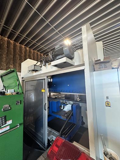 Used 2000 Trumpf 5-Axis TrumaBend V230 257 Ton Press Brake 144" Automatic Backguage R1, R2 Fingers