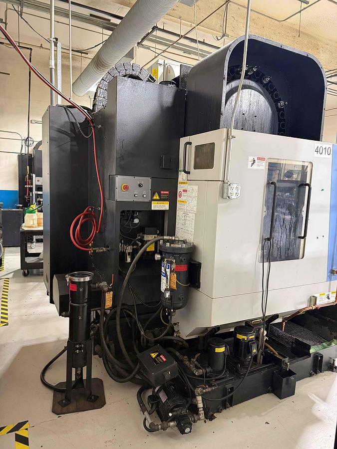 Used 2008 DOOSAN MV3016L 4-Axis Rotary Table CNC Vertical Machining Center