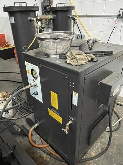 Used 2013 HYUNDAI WIA HS4000I 4-Axis Horizonta Machining Center with Pallet Changer