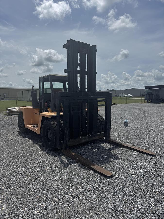 Used CLARK 30,000 FORKLIFT