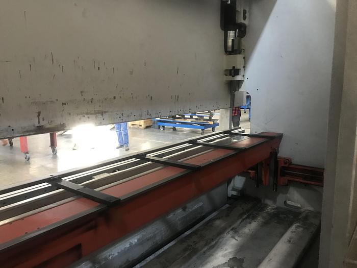 Used 2003 400 Ton Beyeler CNC Hydraulic Press Brake