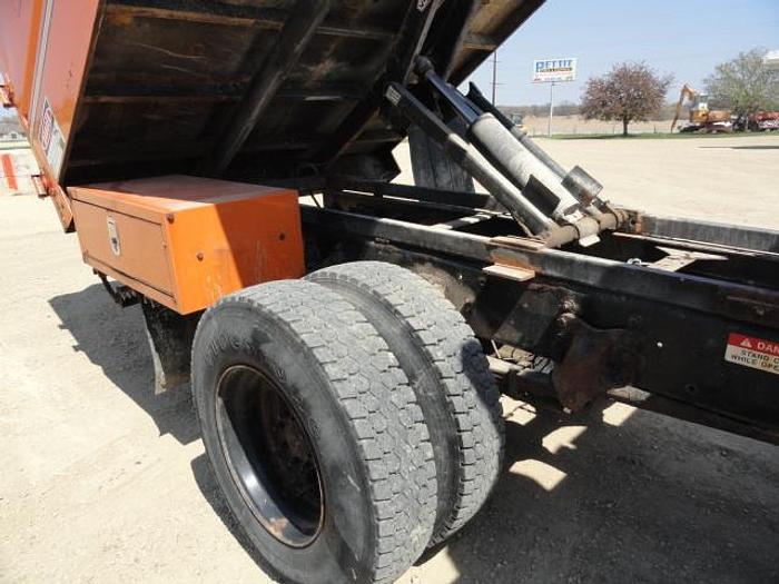 Used 2011 FREIGHTLINER BUSINESS CLASS M2 106