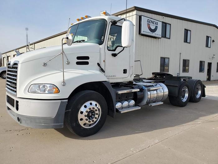Used 2013 MACK PINNACLE CXU613 TK3675