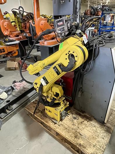 Used FANUC ARCMATE 120iB/10L MIG WELDING ROBOT WIRE FEEDER, TORCH, LINCOLN POWER WAVE 455M