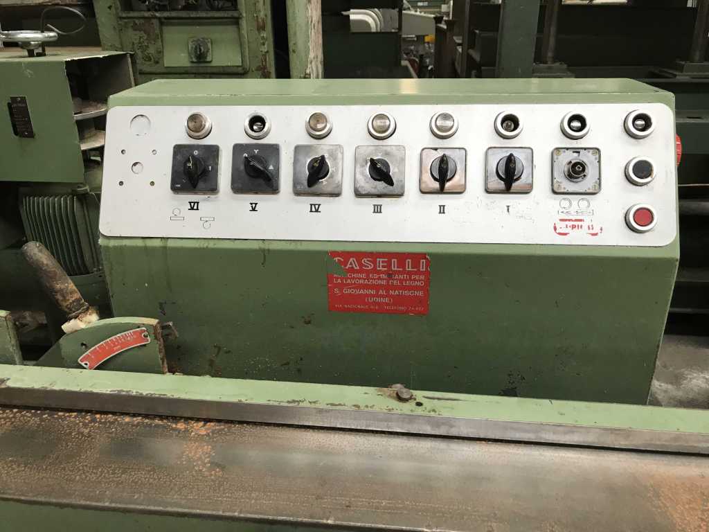 Usato Scorniciatrice marca Gubish attrezzata per pezzi tondi diam. 41mm (completa di utensili per altri diametri di pezzi tondi)