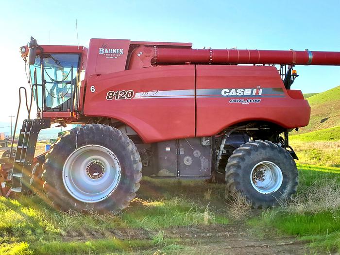 Used Case 8120 Combine w/ 40' Draper Head ** 1300 Sep Hrs **