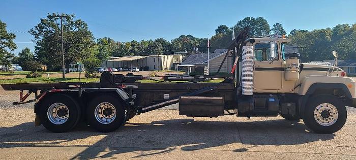 Used 1995 Mack Trucks, Incorporated RD690S