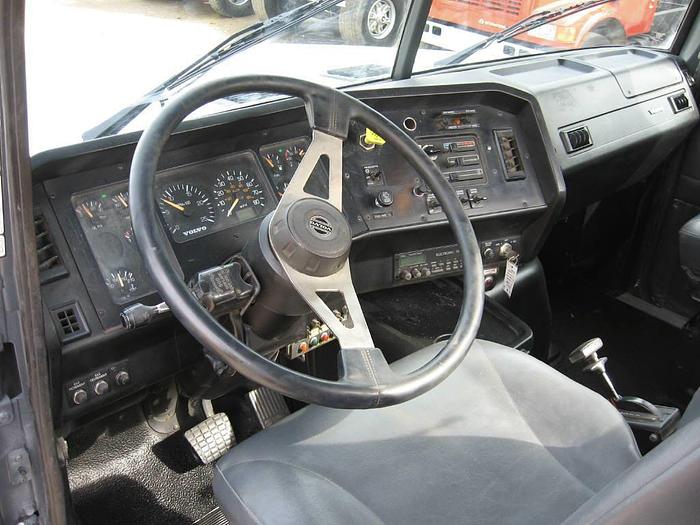 Used 1999 Volvo WG-64-T- Stock #: 8560