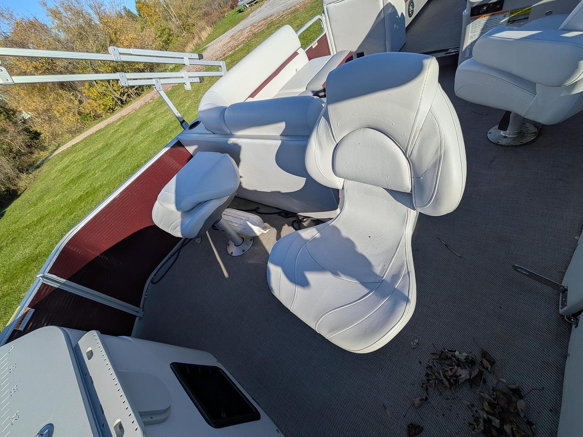 Used 2022 Godfrey Sweetwater 2286 FS