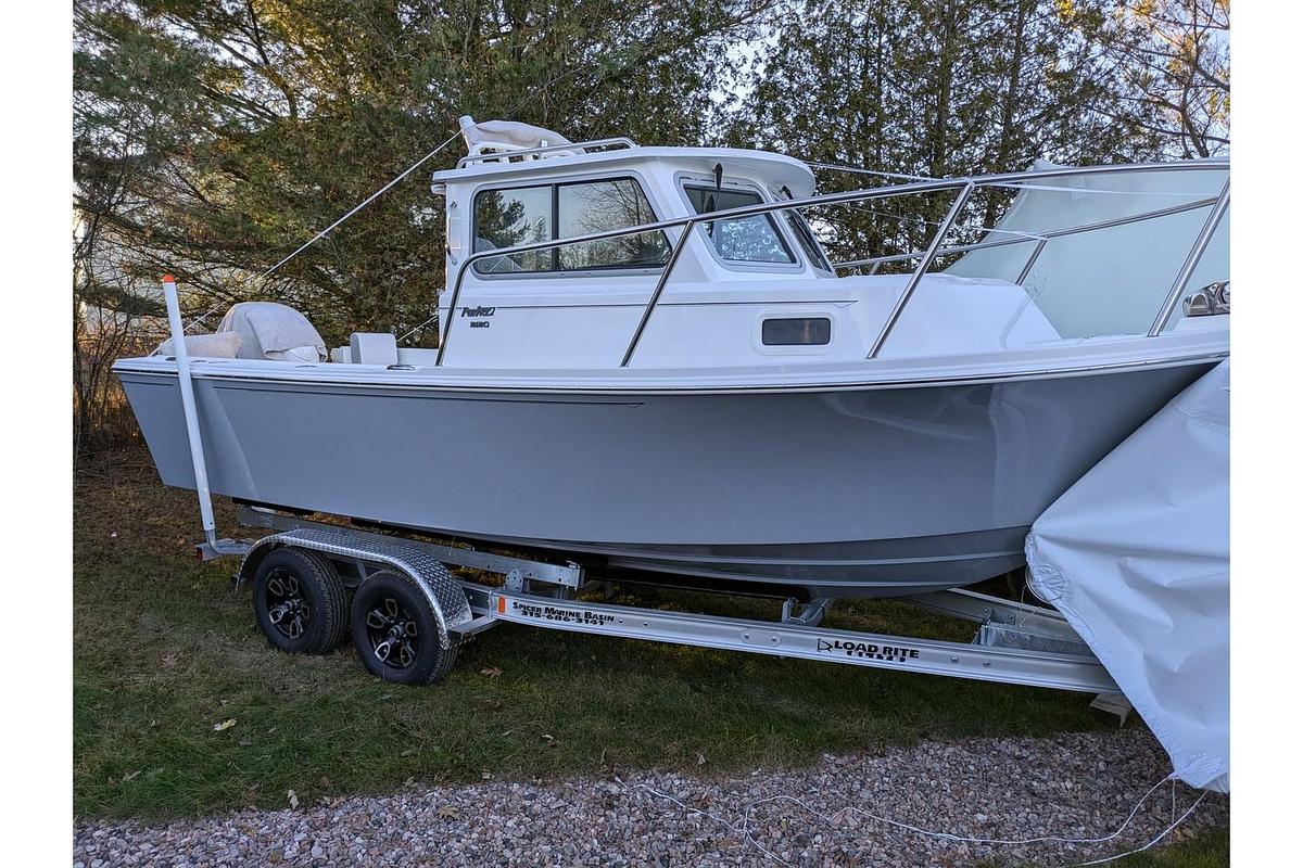 2025 Parker 2120 Sport Cabin