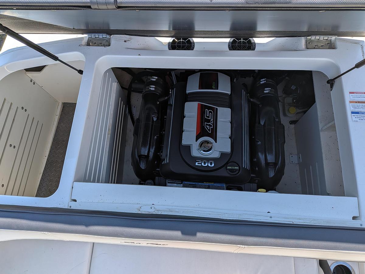 Used 2017 Sea Ray 210 SPX