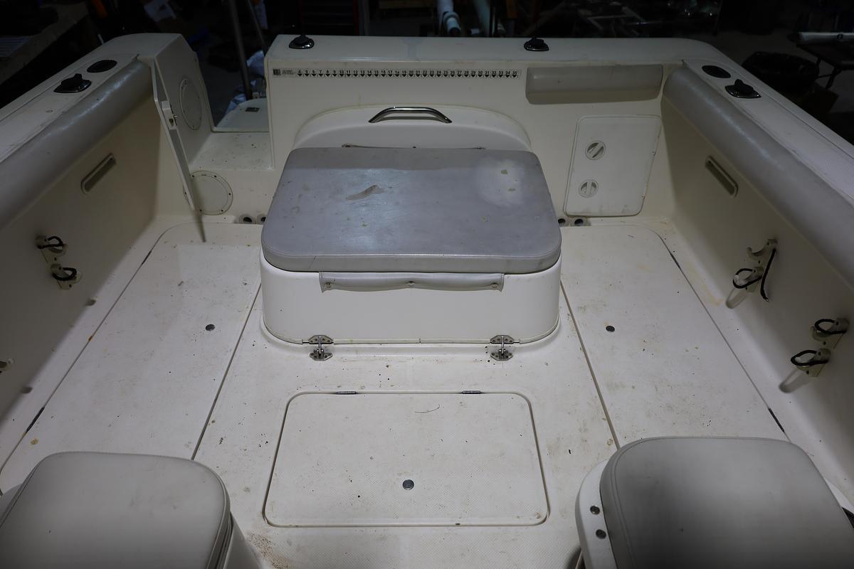 Used 2006 Trophy 2352 Walkaround Pro