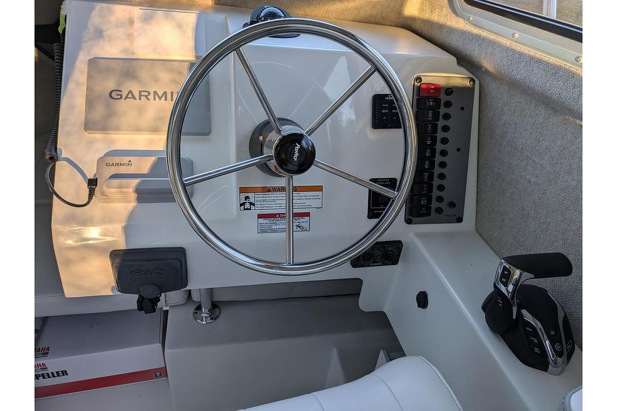 2025 Parker 2120 Sport Cabin