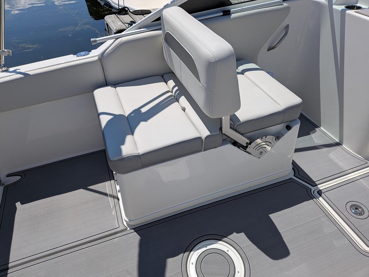 Used 2027 Sailfish 236DC