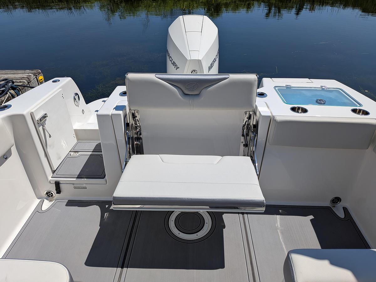 Used 2027 Sailfish 236DC