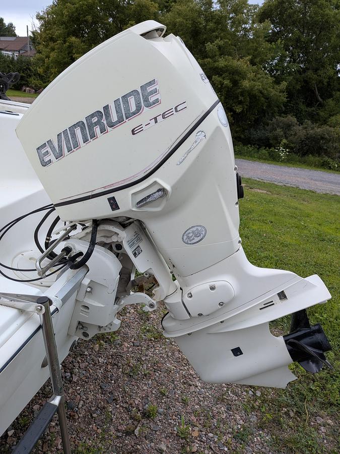 Used 2006 Sea Hunt Triton 186