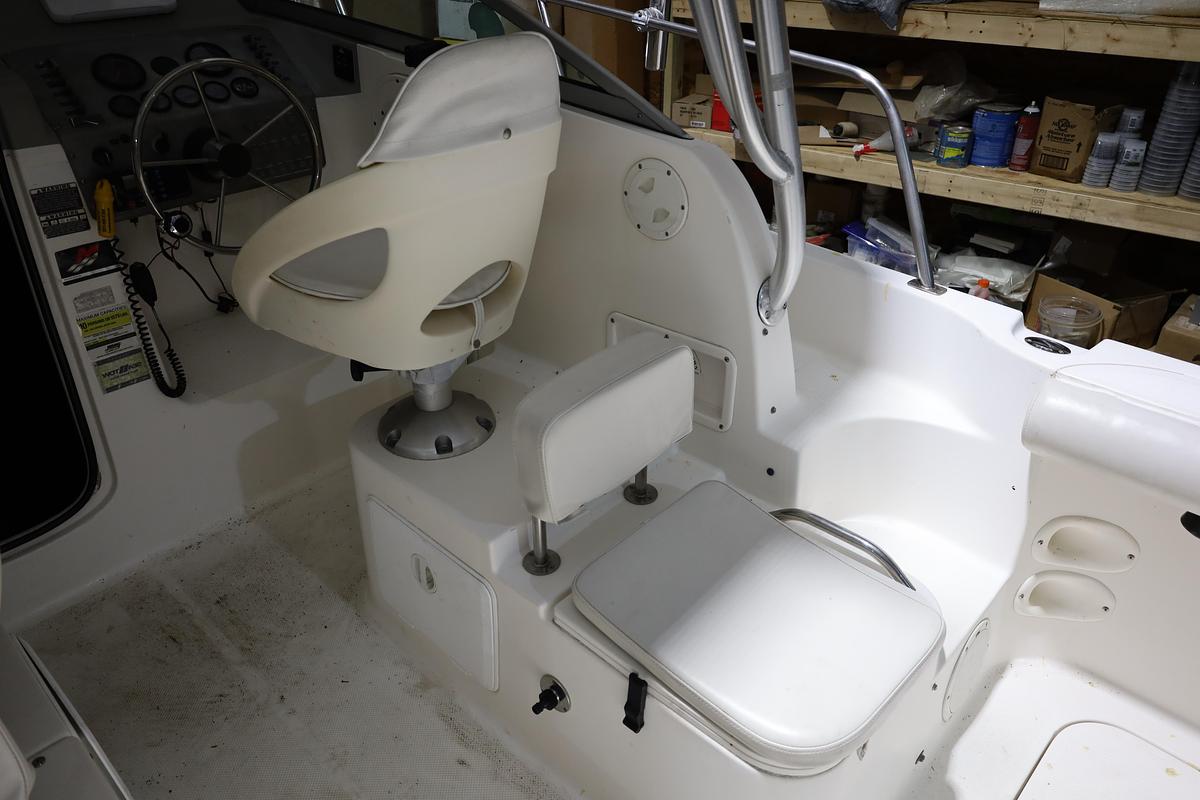 Used 2006 Trophy 2352 Walkaround Pro