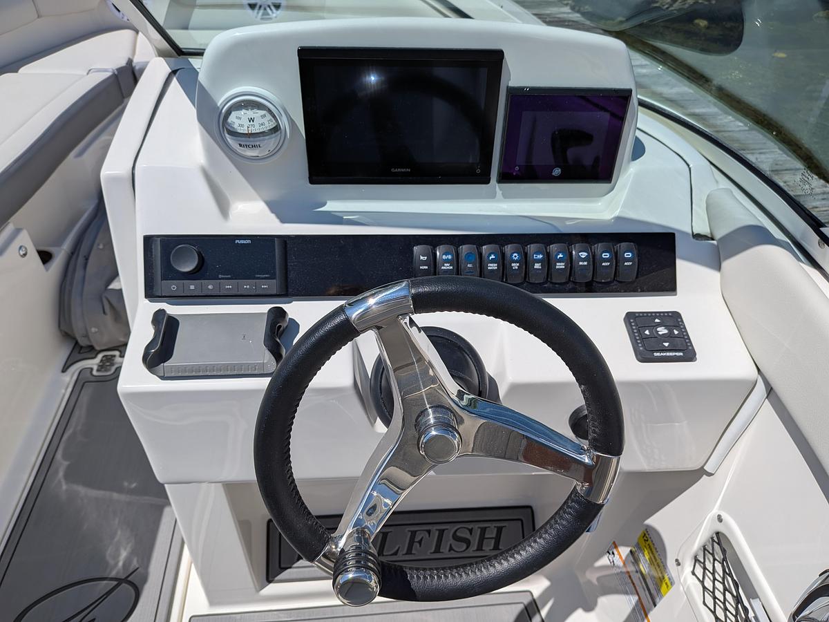 Used 2027 Sailfish 236DC