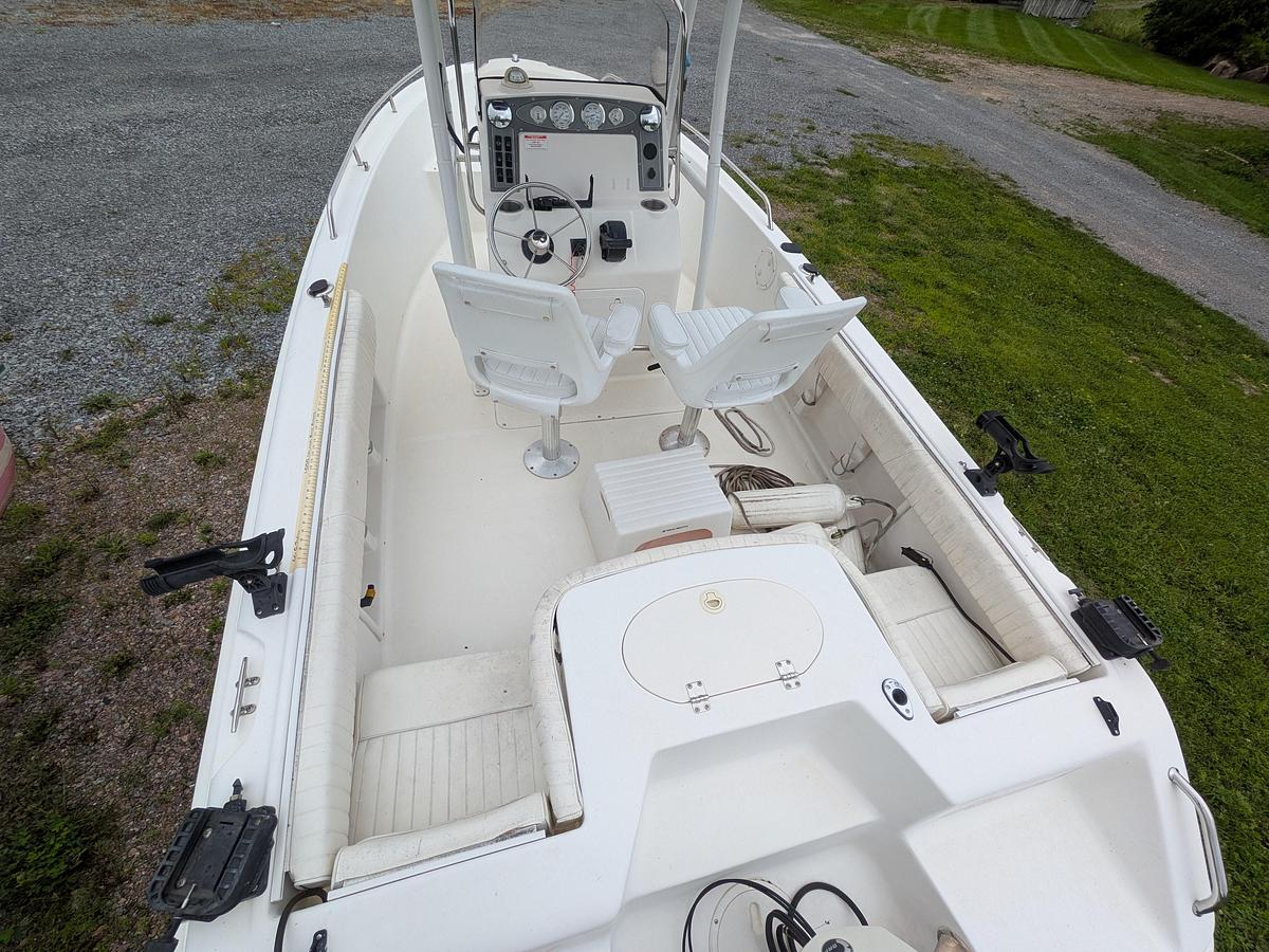 Used 2006 Sea Hunt Triton 186