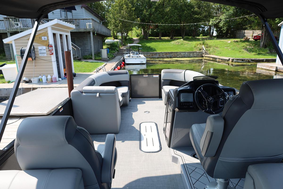 Used 2025 Veranda VR22RC Relax 22' Rear Chaise