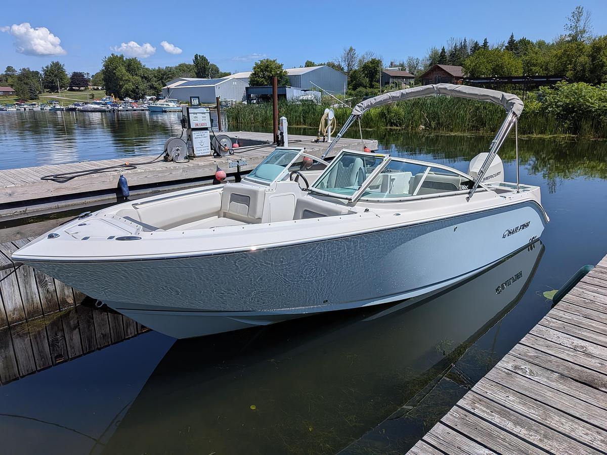 Used 2027 Sailfish 236DC