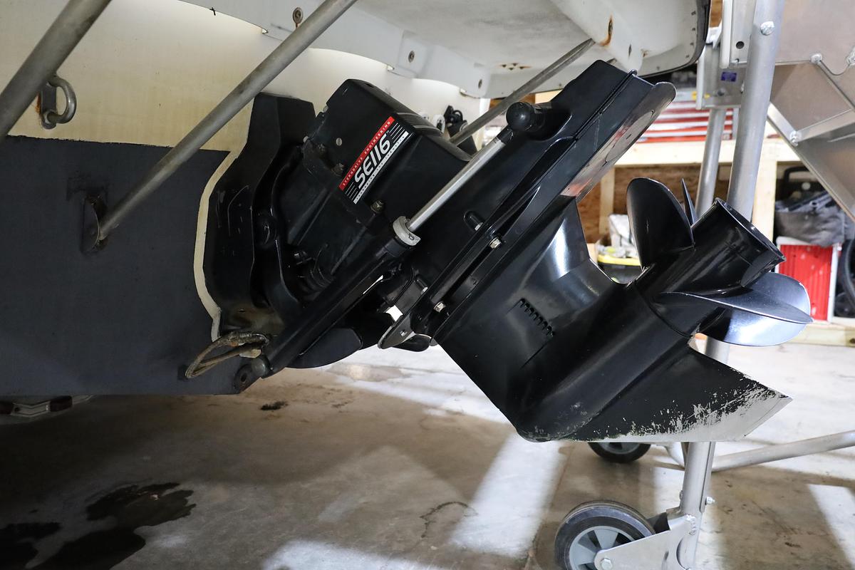 Used 2006 Trophy 2352 Walkaround Pro