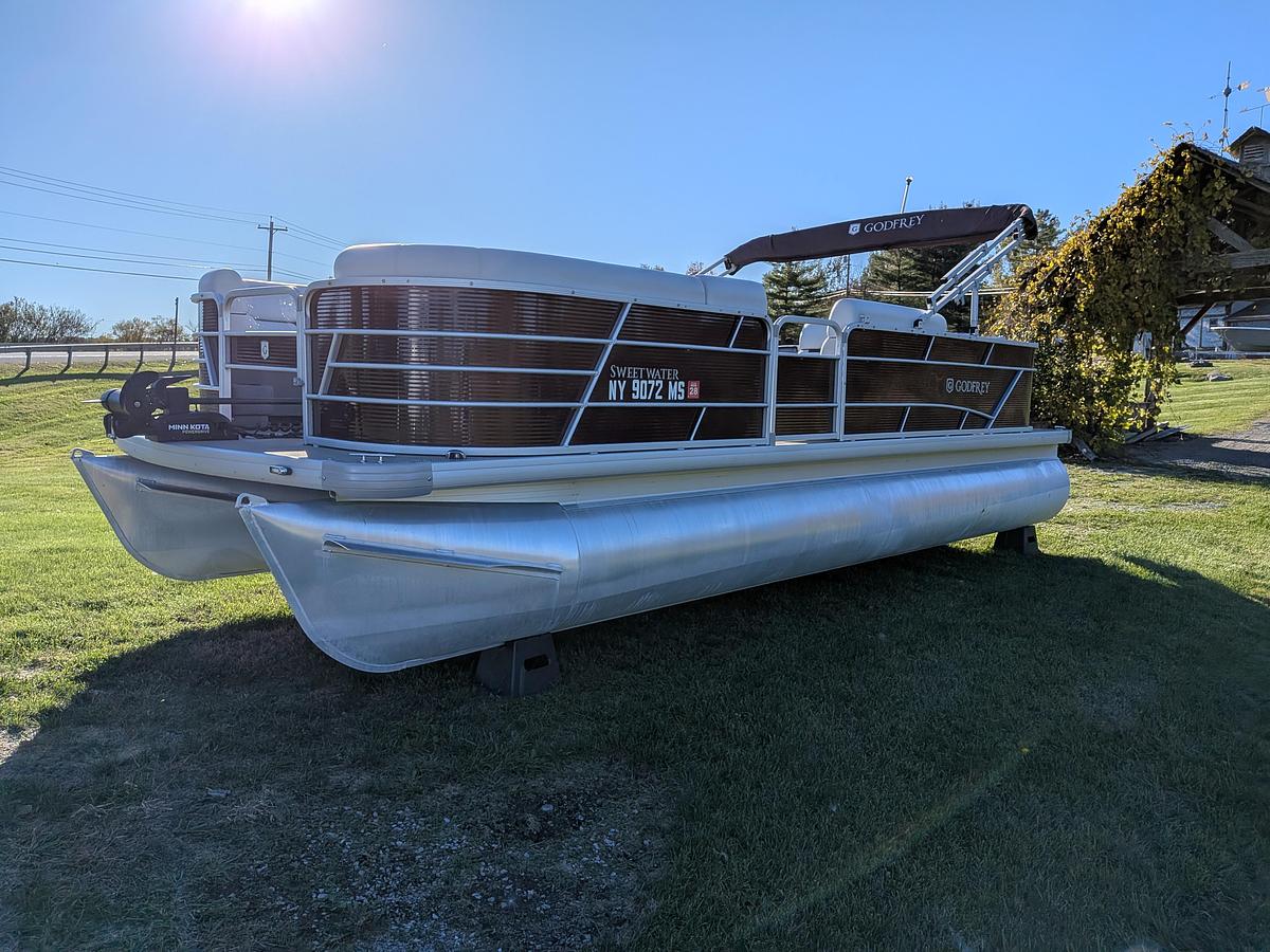 Used 2022 Godfrey Sweetwater 2286 FS