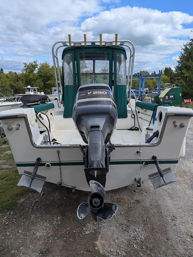 Used 2000 Pursuit 2550