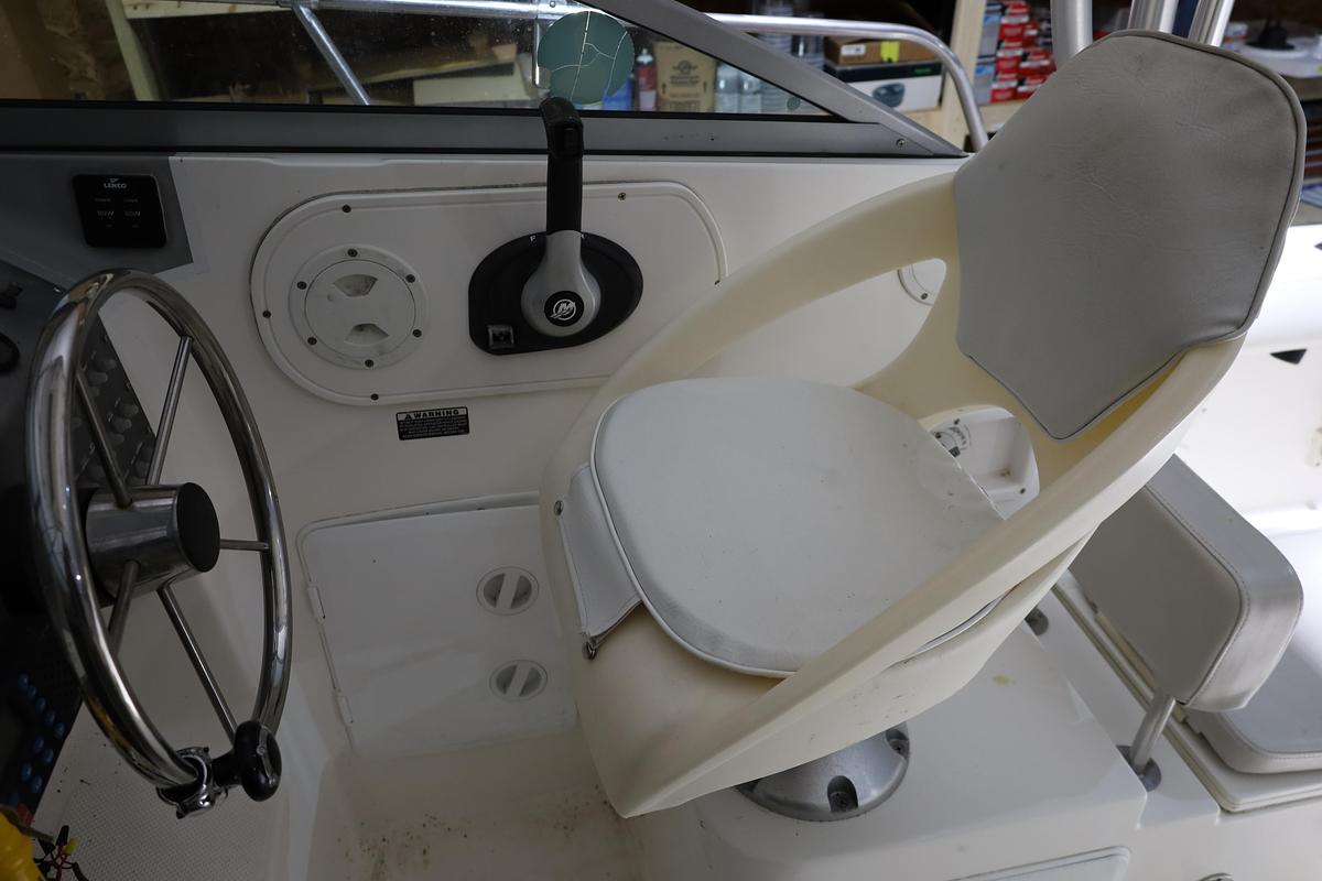 Used 2006 Trophy 2352 Walkaround Pro