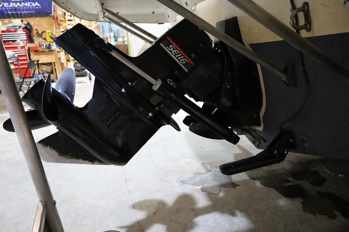 Used 2006 Trophy 2352 Walkaround Pro