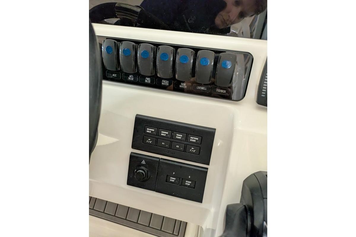 2025 Sailfish Dual Console 276 DC