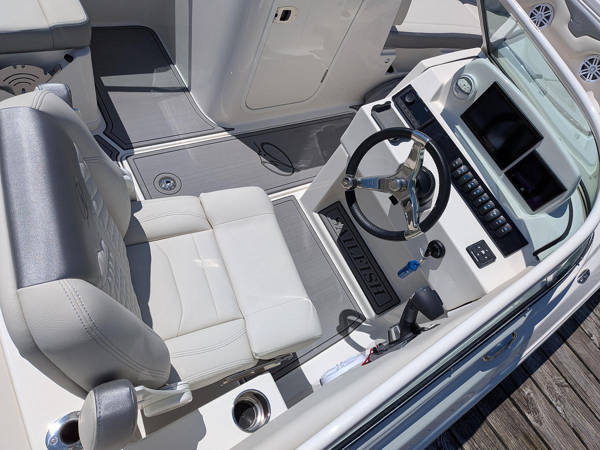Used 2027 Sailfish 236DC