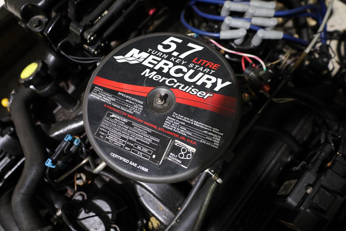 Used 2006 Trophy 2352 Walkaround Pro