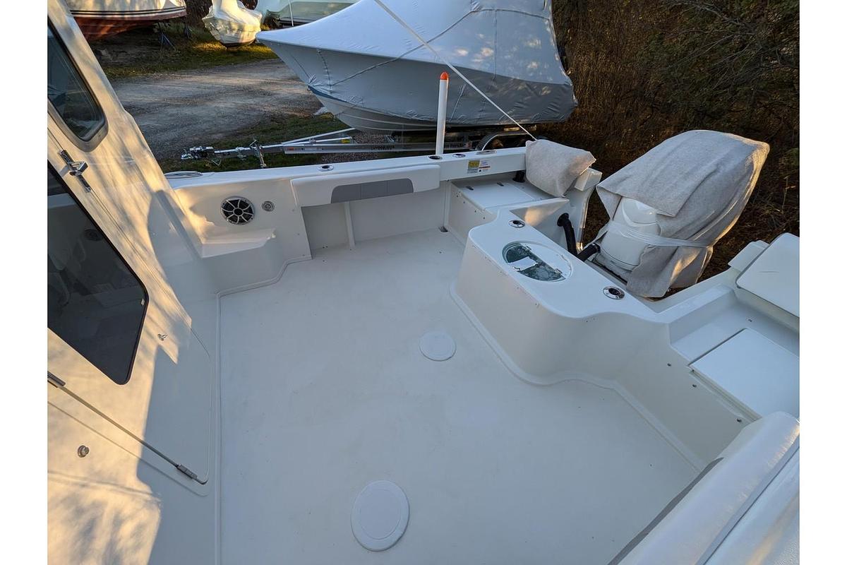 2025 Parker 2120 Sport Cabin