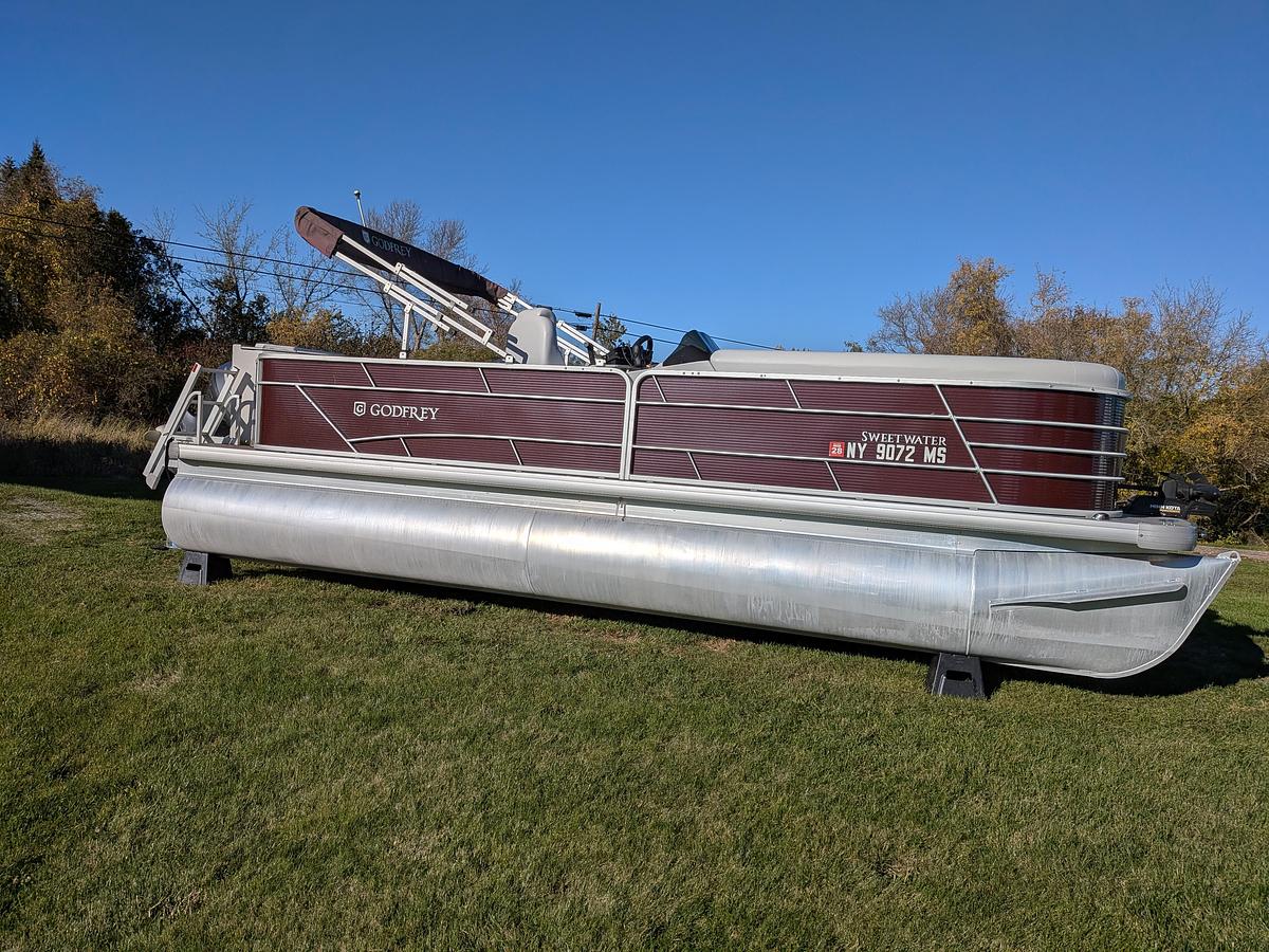 Used 2022 Godfrey Sweetwater 2286 FS