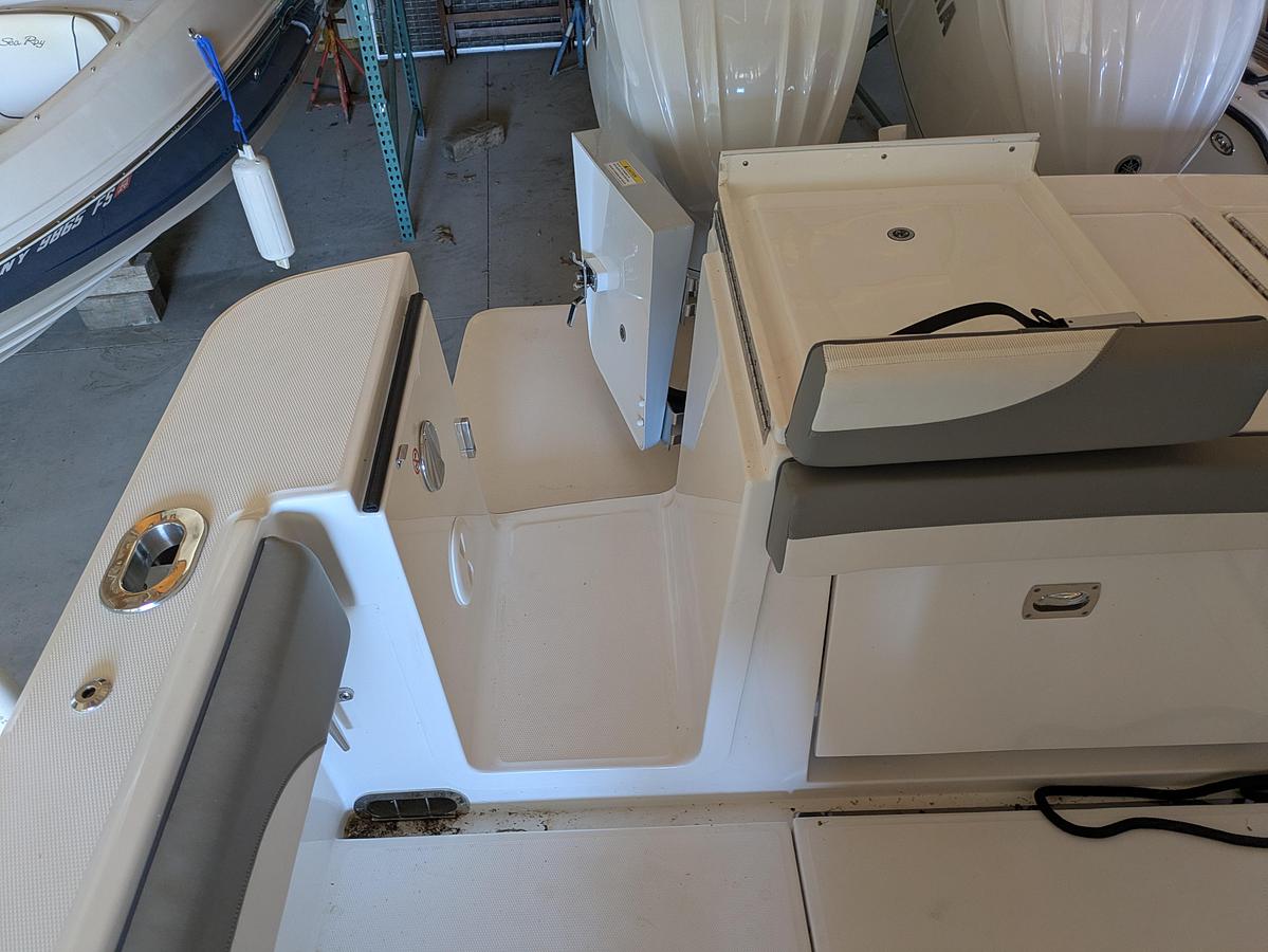Used 2025 Regulator 28