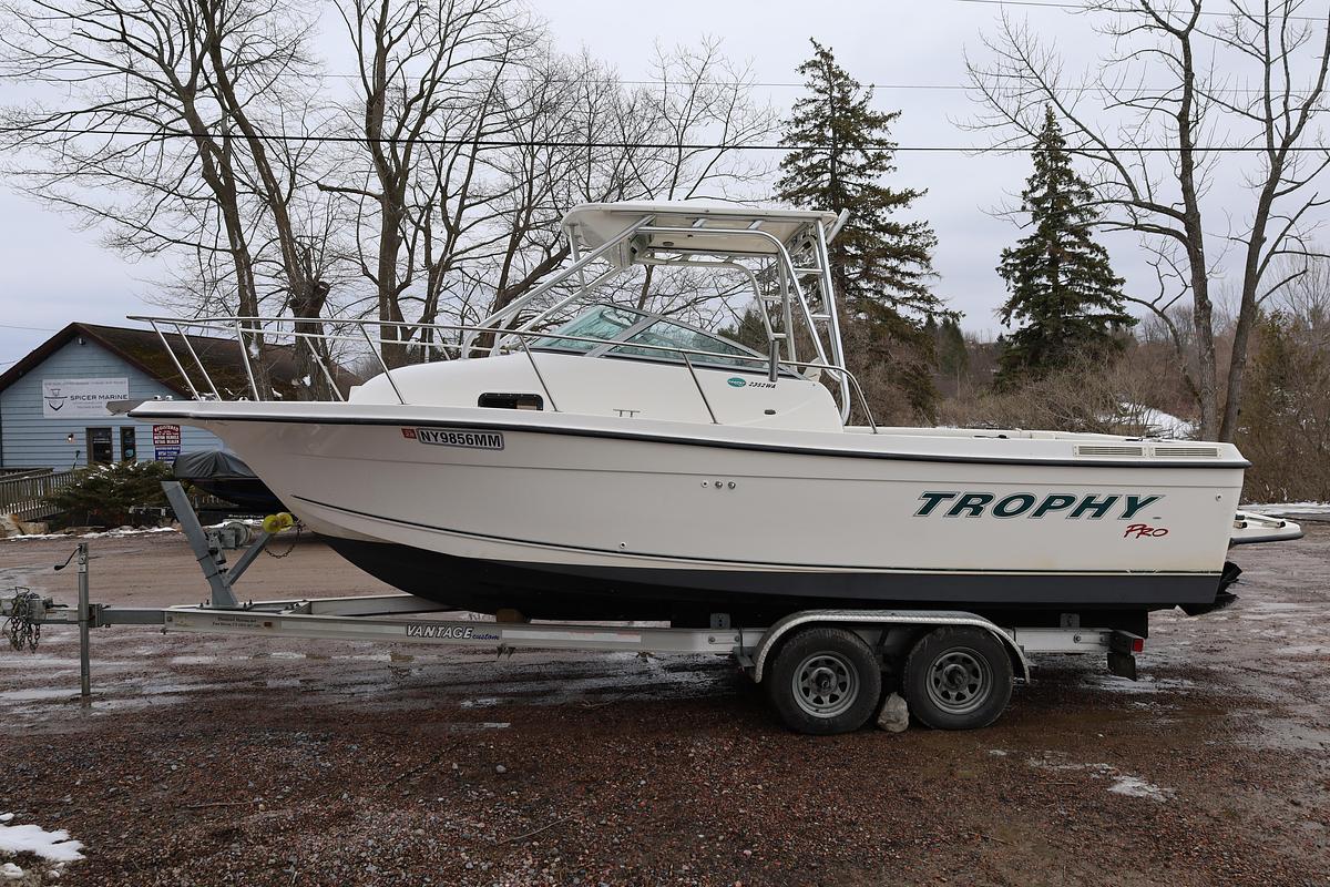Used 2006 Trophy 2352 Walkaround Pro