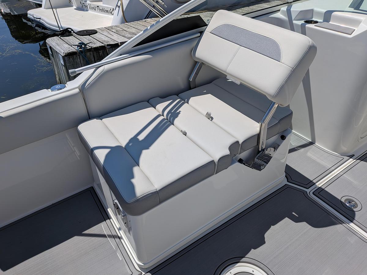 Used 2027 Sailfish 236DC