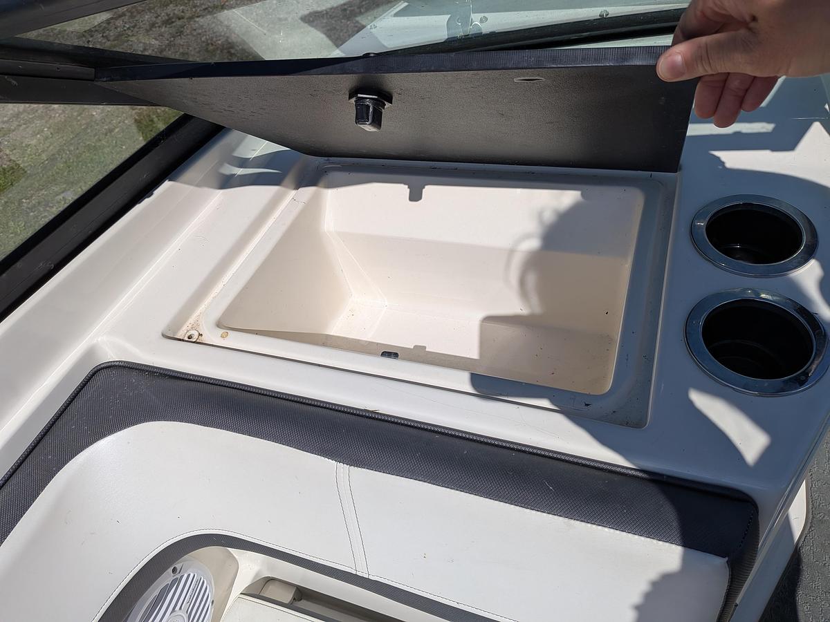 Used 2017 Sea Ray 210 SPX