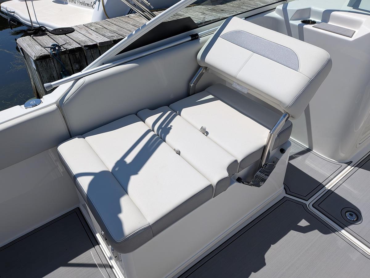 Used 2027 Sailfish 236DC