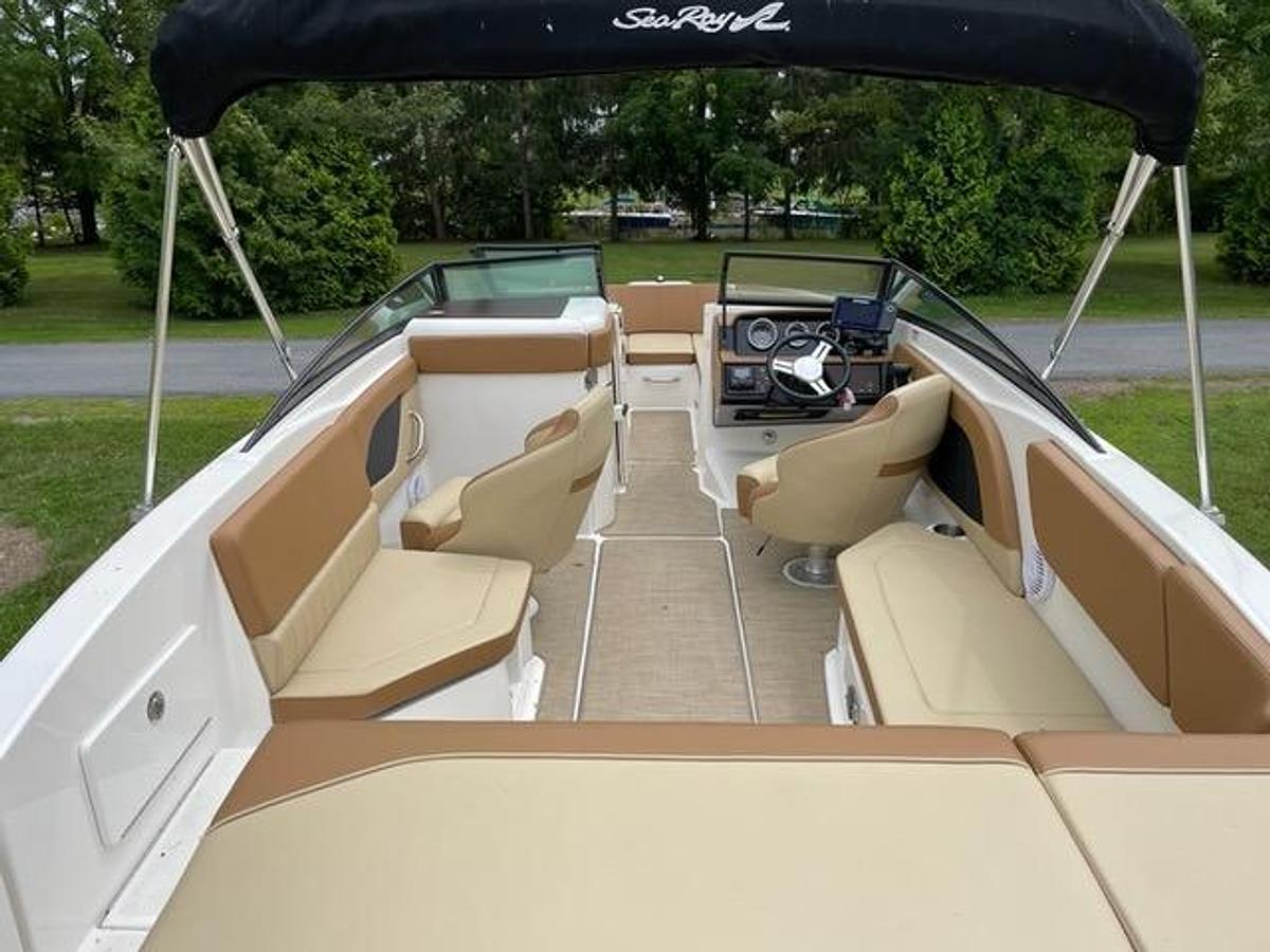 Used 2018 Sea Ray 230 SPX OB