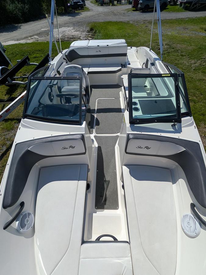 Used 2017 Sea Ray 210 SPX