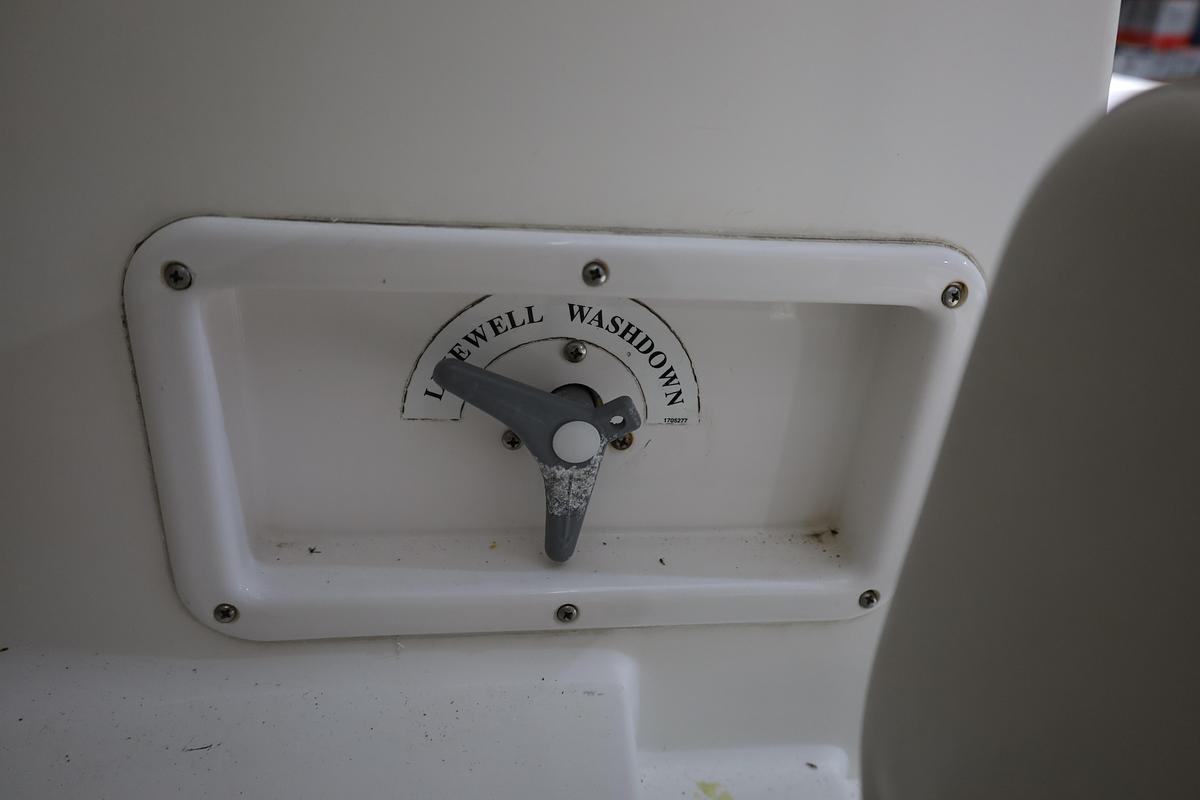 Used 2006 Trophy 2352 Walkaround Pro