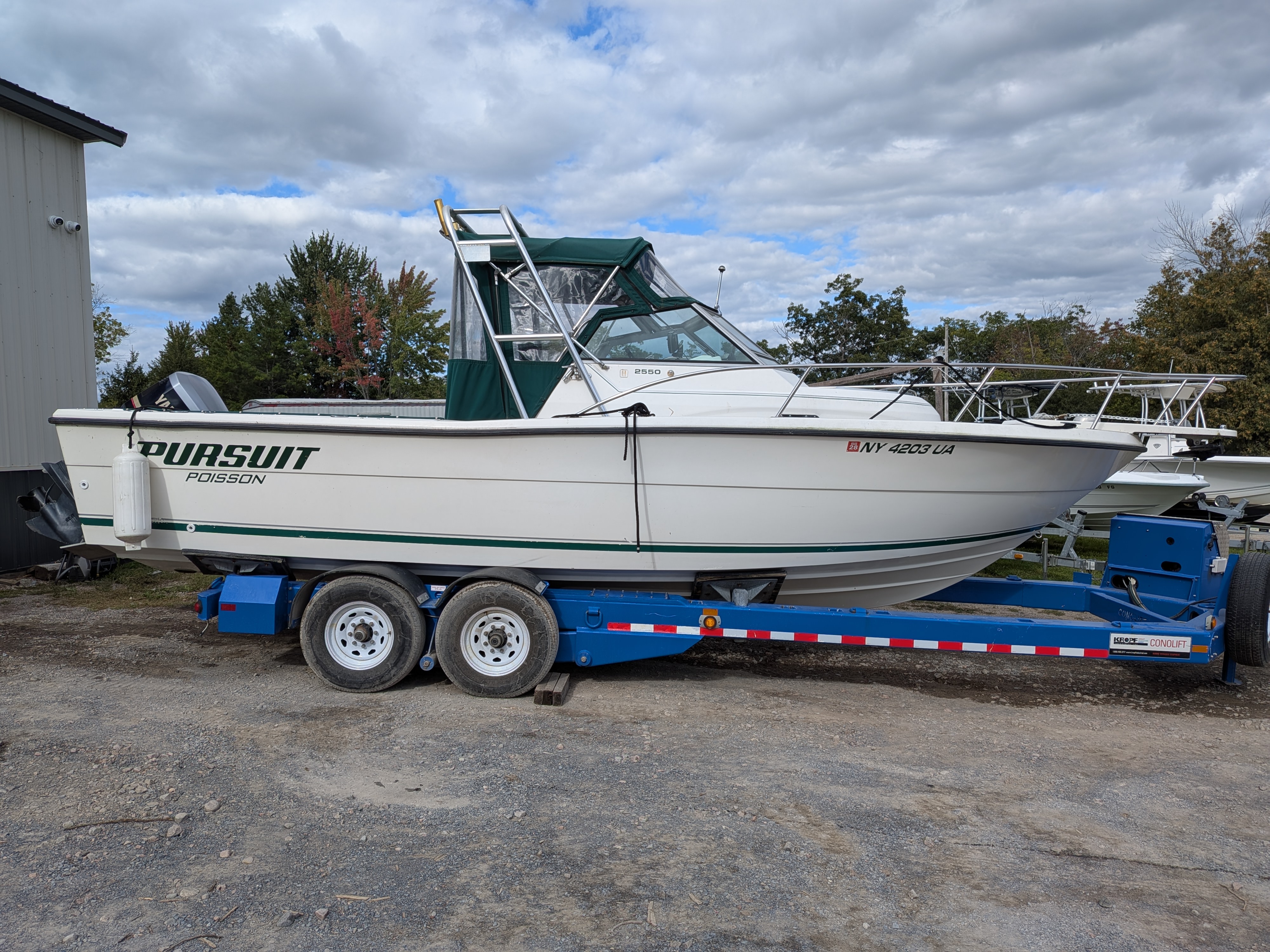 Used 2000 Pursuit 2550