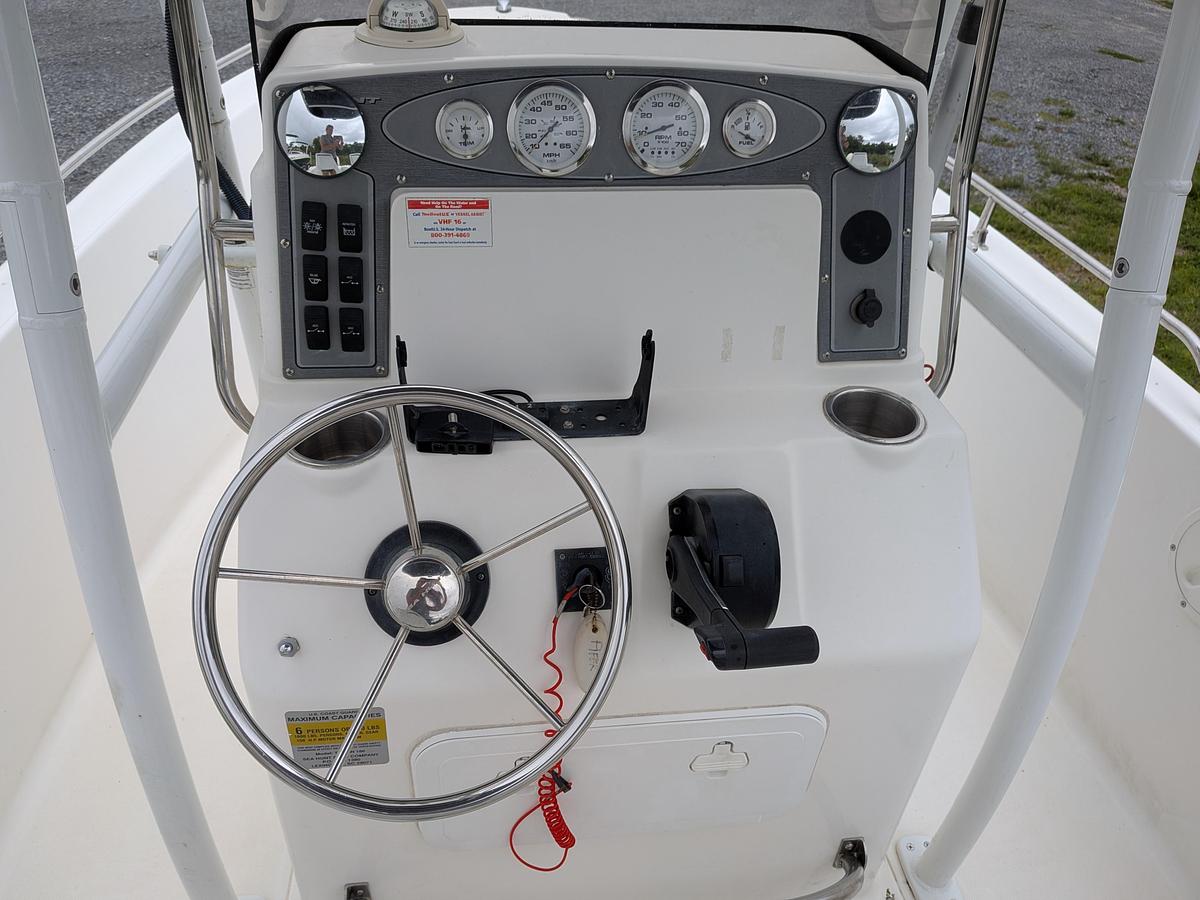 Used 2006 Sea Hunt Triton 186